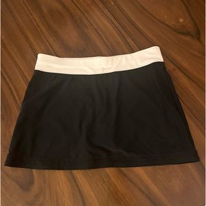 Nike Women’s FIT DRY Black Tennis Skirt.       Size Small 4-6).Great condition.